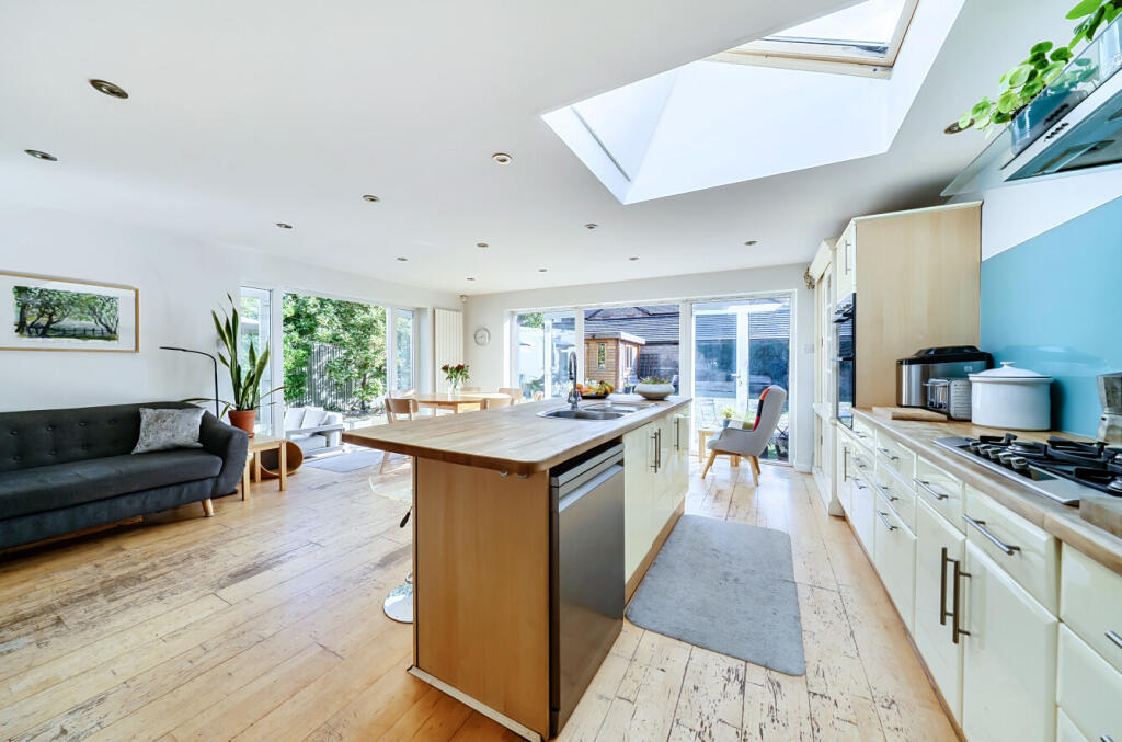 House in Slough - View 5