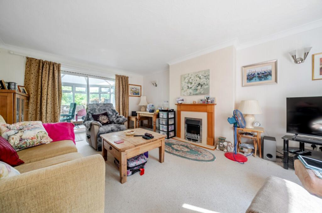 House in South Kesteven, Harlaxton - More