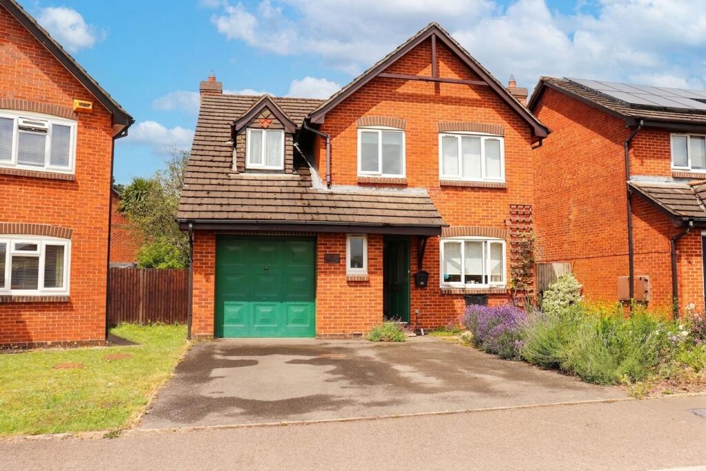 4-bed detached on Upper Barn Copse, Fair Oak, SO50, £475,000