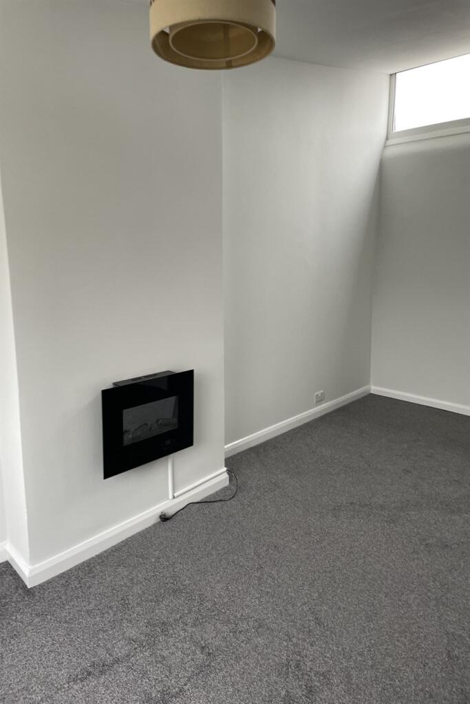 Apartment in Stockport, Bramhall Moor - View 5