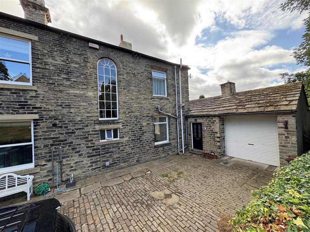 Main image of property: Kirklands, Cleckheaton