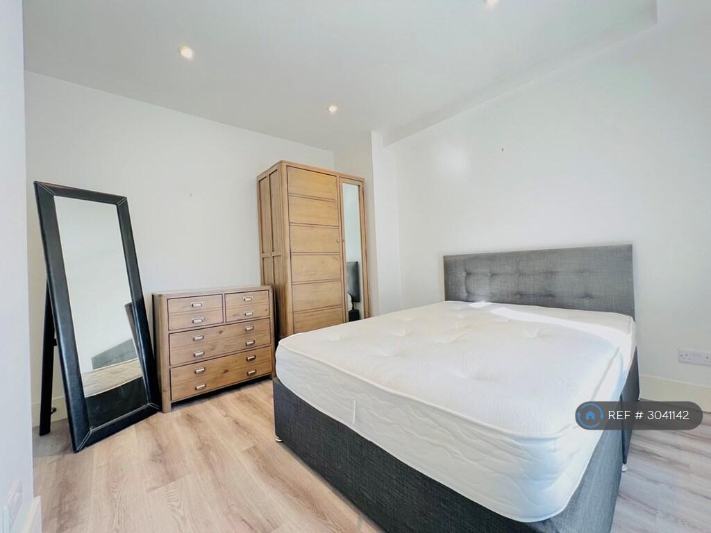 Apartment in London - View 5