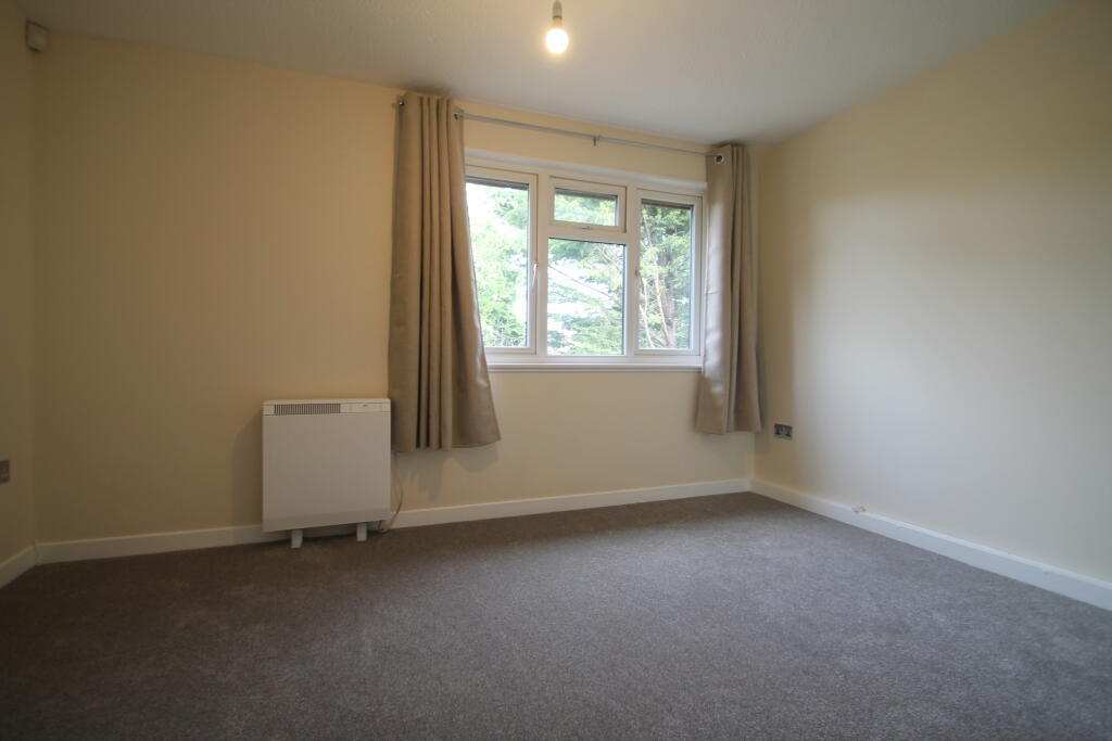 House in Sutton - View 4