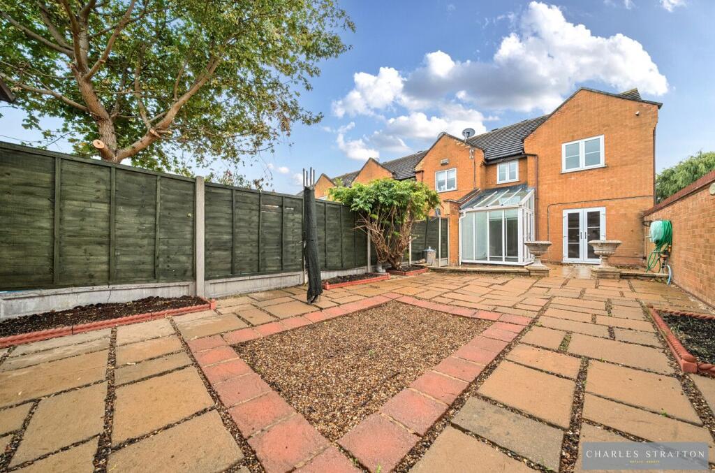 Landseer Close, Hornchurch photo 4
