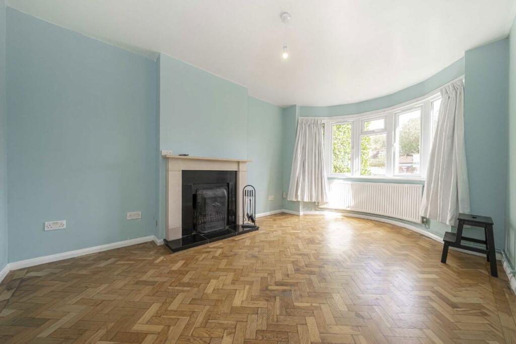 Heathlands Close, Sunbury-on-thames photo 2