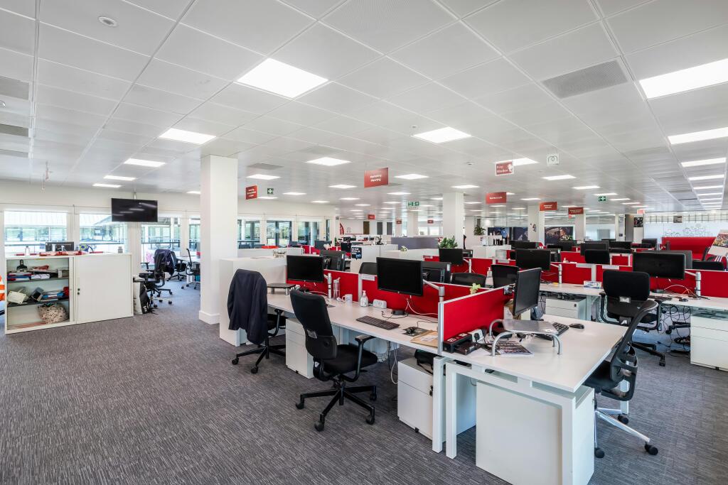 Nissan Building 056.jpg