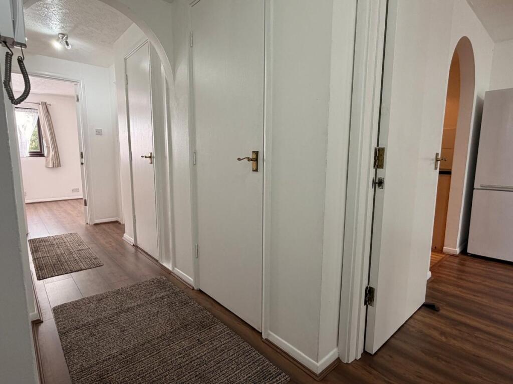Apartment in Reigate and Banstead, Surrey - View 2