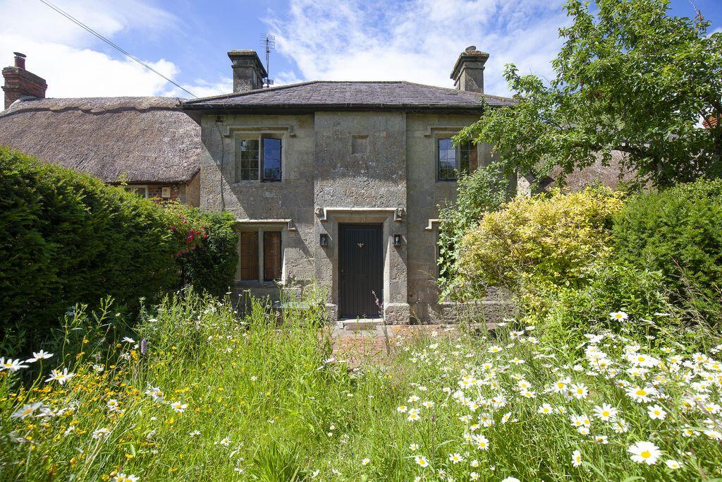 2-bed detached on Church Walk, Motcombe, £430,000