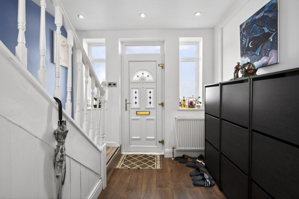 House in London - View 2