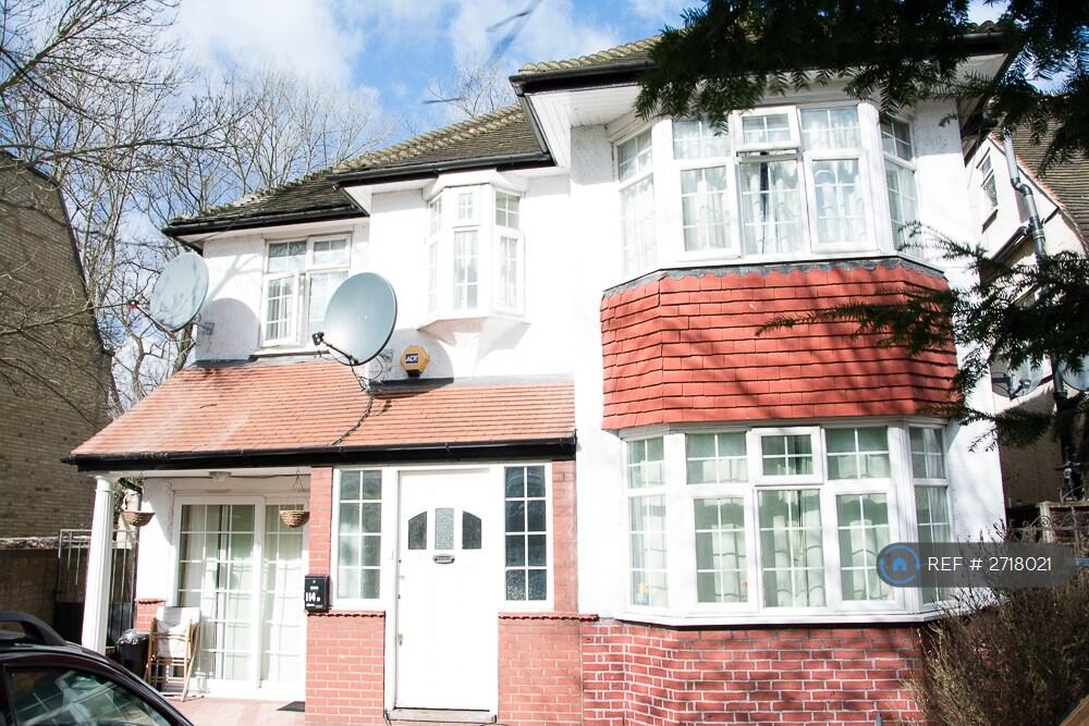 Main image of property: Roehampton Vale, London, SW15