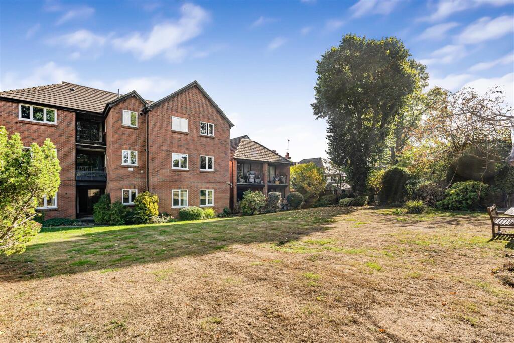 Apartment in St Albans - View 4