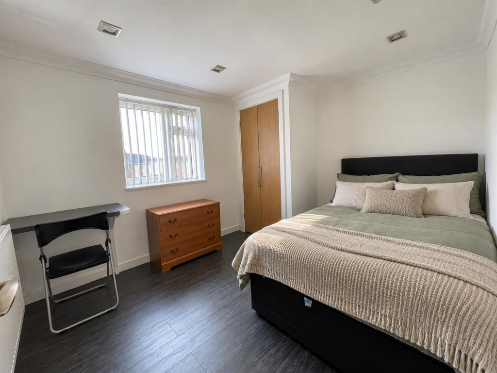 Apartment in Cardiff - View 3