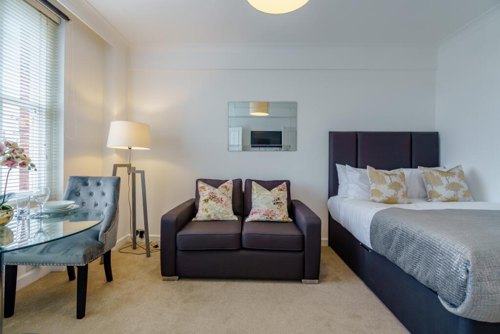 Apartment in London, City of Westminster - View 2