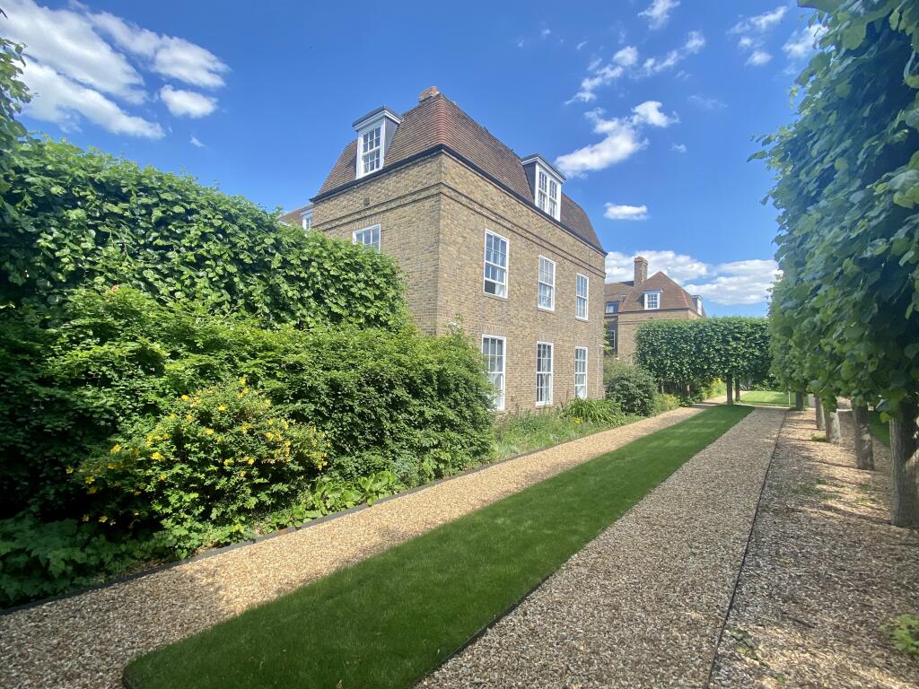 Main image of property: Chapter House, Howes Place, Cambridge, CB3 0UW