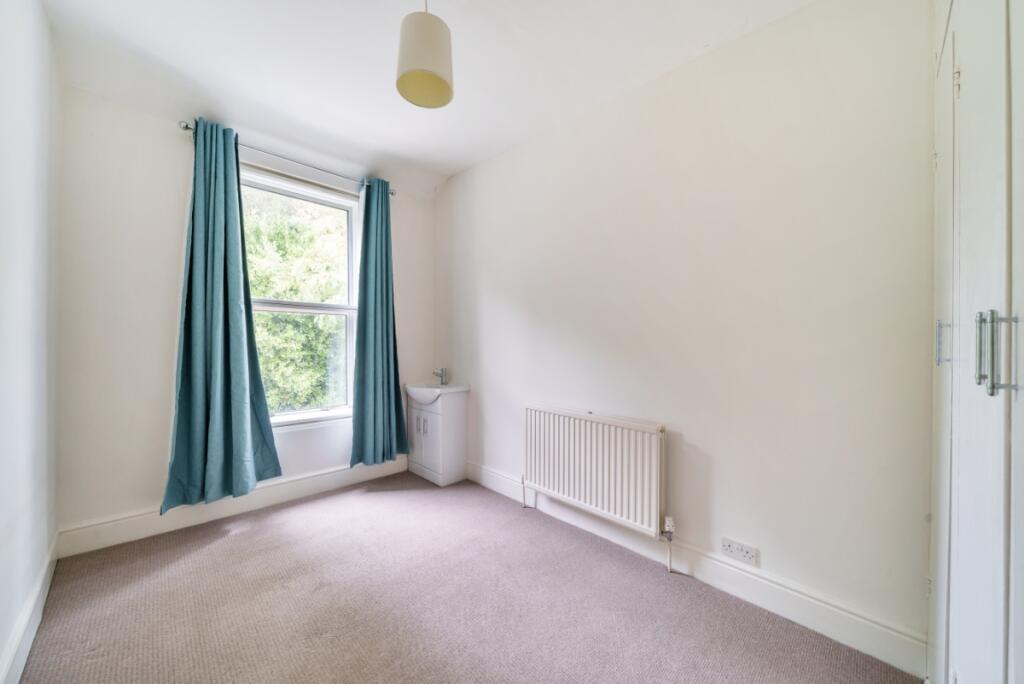 Apartment in London, Bowes Park, Palmers Green - View 4