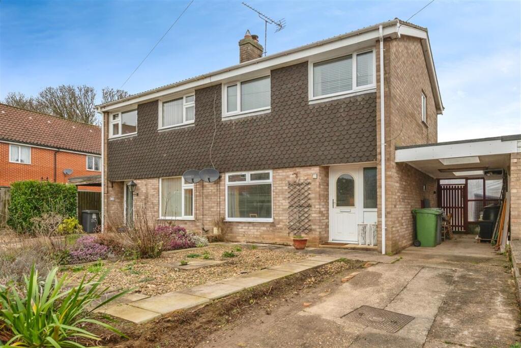 3-bed semi-detached on John O'gaunt Close, Aylsham, Norwich, £270,000
