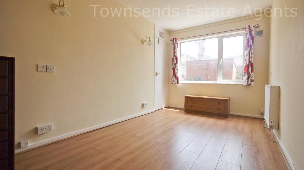 Apartment in Harrow - View 4