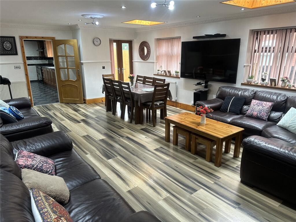 House in Birmingham, West Midlands - More