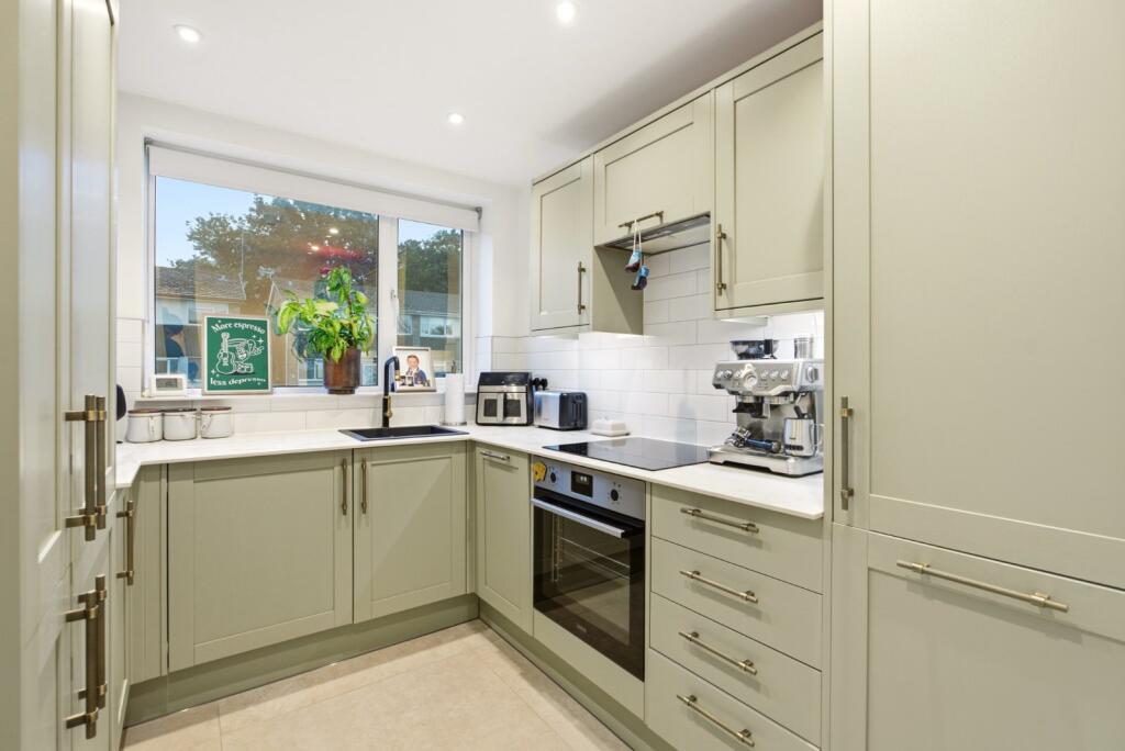 Apartment in St Albans, St Stephen - View 5