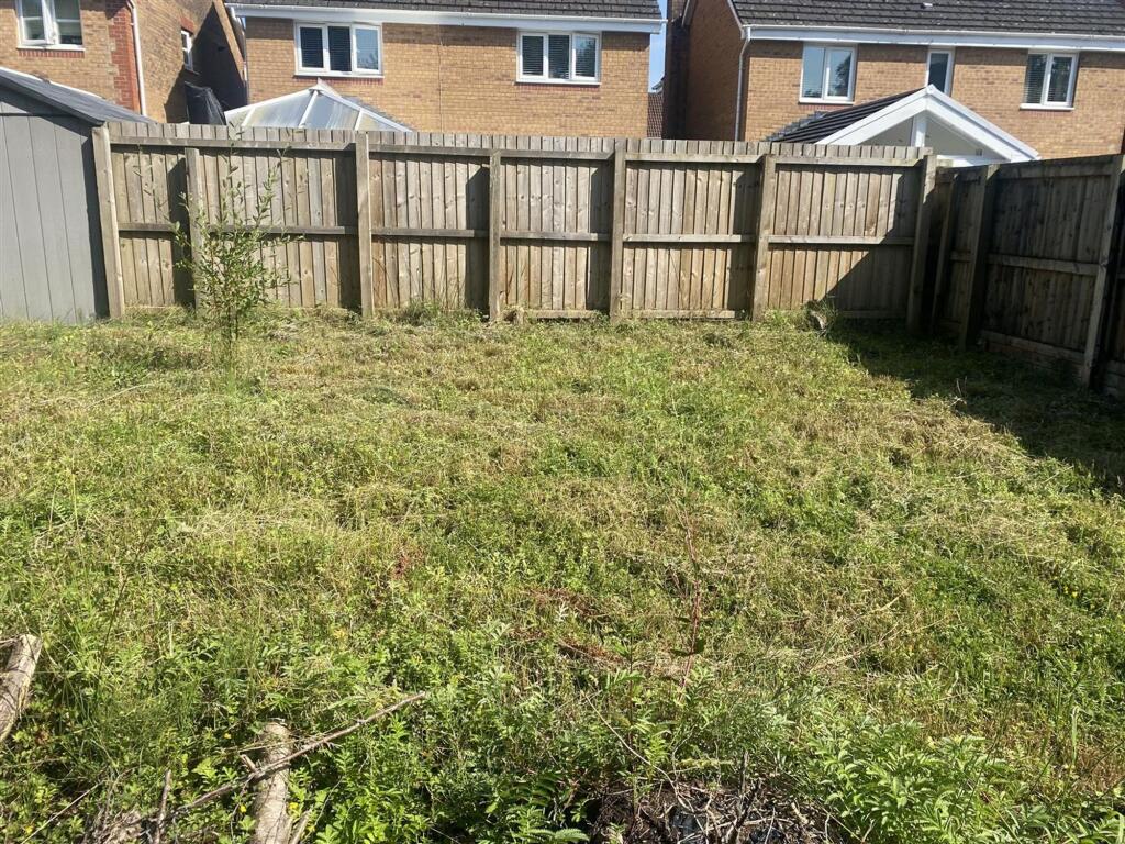 Garden - To The Rear Of 31, Erw Werdd, Birchgrove, Swansea SA7 0HF photo 2