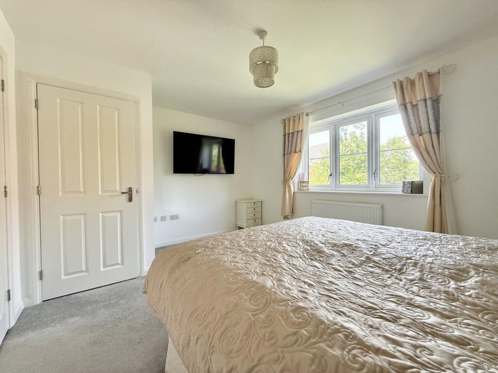 House in Gloucester - View 5