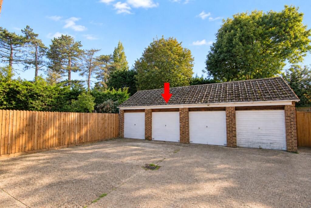 House in Flitwick, Central Bedfordshire - More