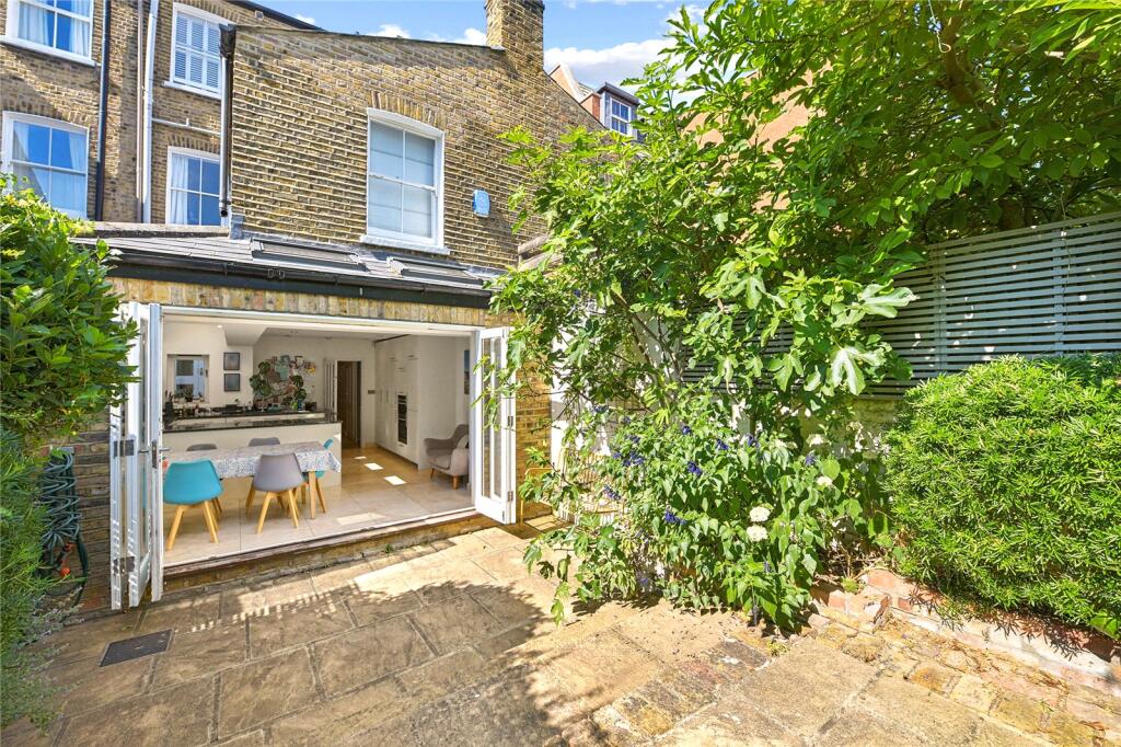 Petworth Street, London, SW11 photo 4