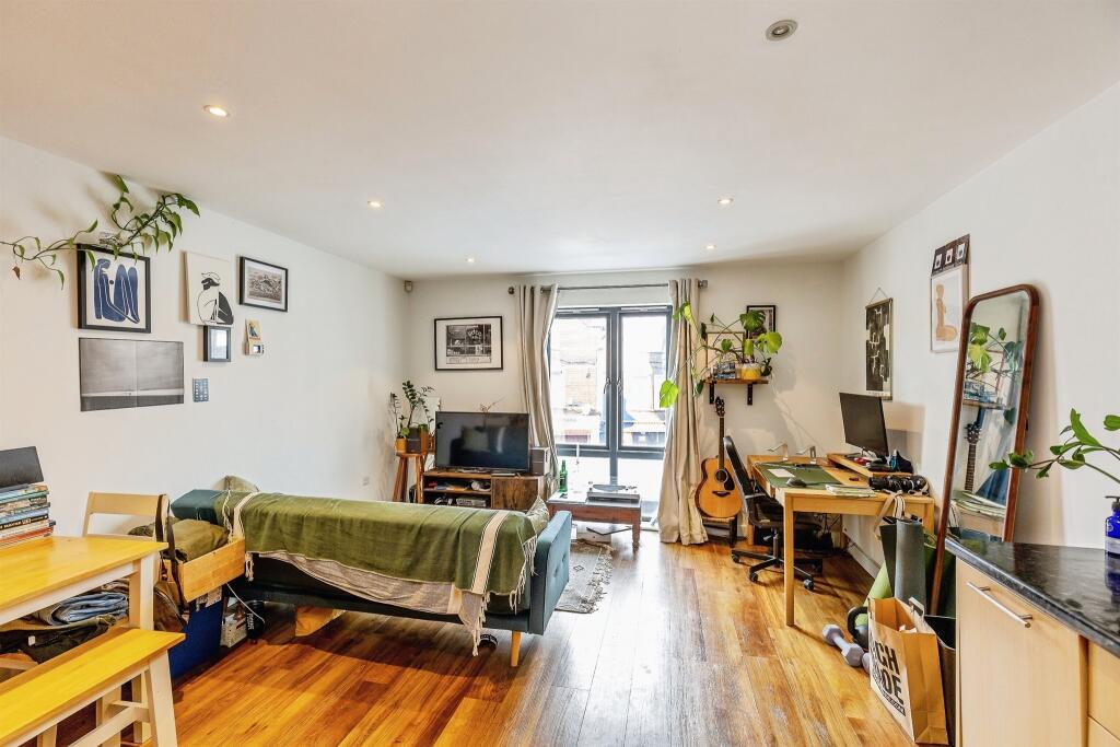 Apartment in Bristol - View 5