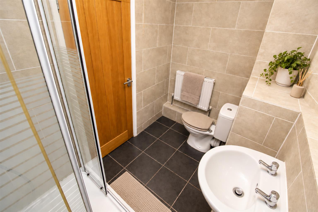 Apartment in Cardiff, Maindy, Cathays - View 5