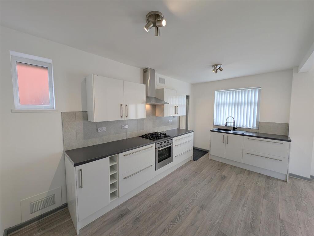House in Darlington, Eastbourne - View 5