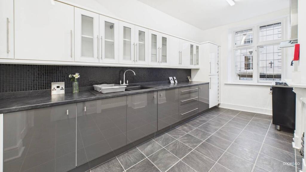 Apartment in Derby - View 4
