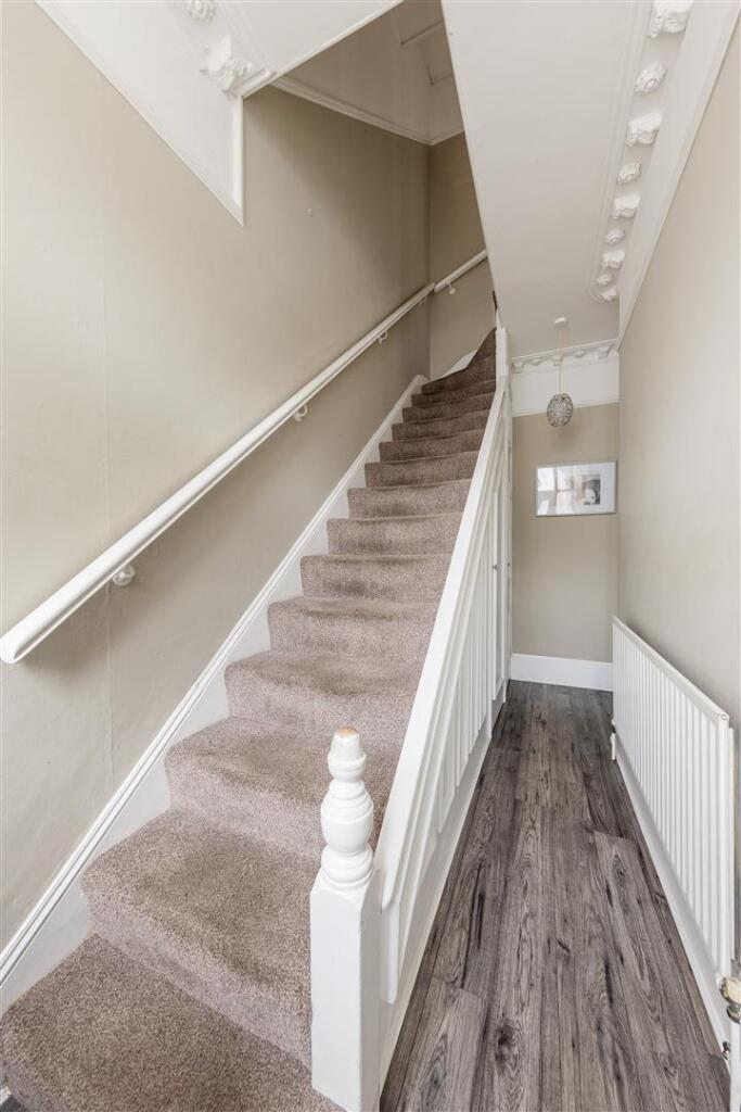 House in London, Royston Parade, Chingford - View 6