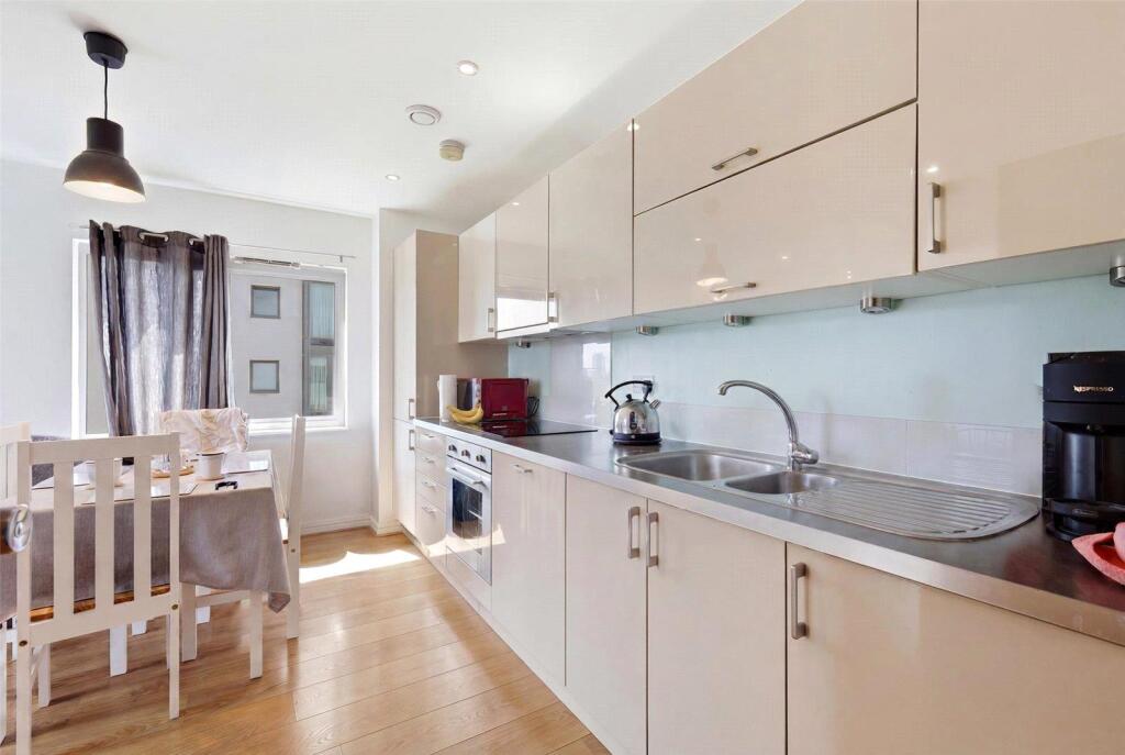 Apartment in London - More