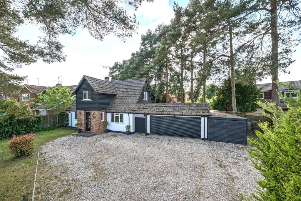 Main image of property: Gorse Ride North, Finchampstead, Berkshire, RG40 4ES