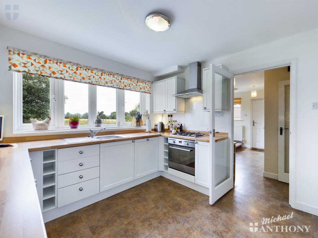 House in Stoke Mandeville, Buckinghamshire - View 5