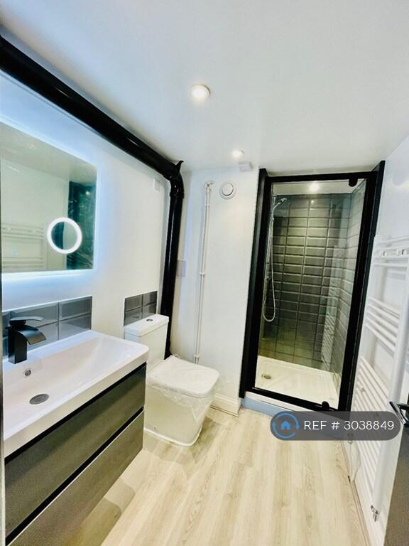 Apartment in London - View 3