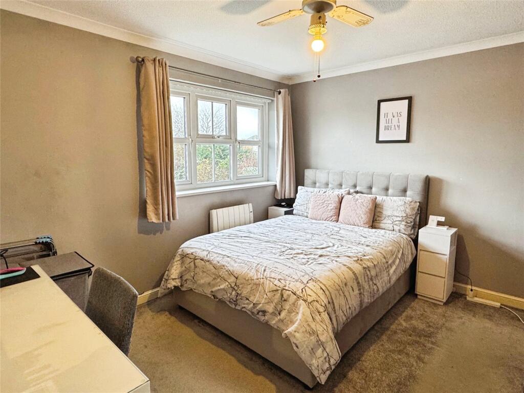 Harvard Close, Woodley, Reading - View 5