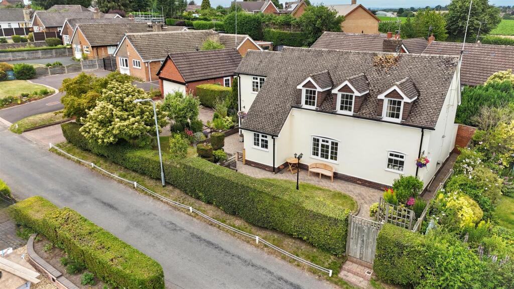 Main image of property: 21 Tong Road, Bishops Wood, Stafford, ST19 9AB