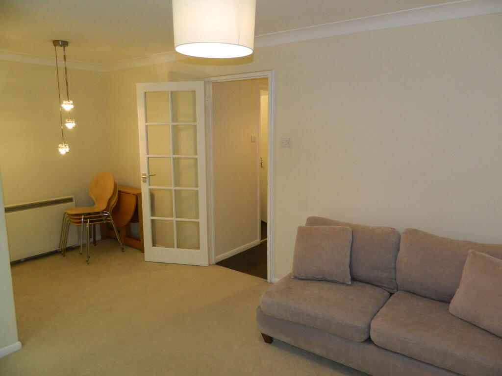 Apartment in Slough - View 4