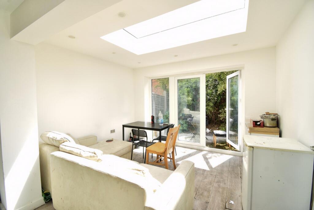 House in London - View 2