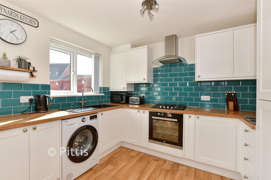 Snowberry Road, Newport, Isle of Wight photo 4