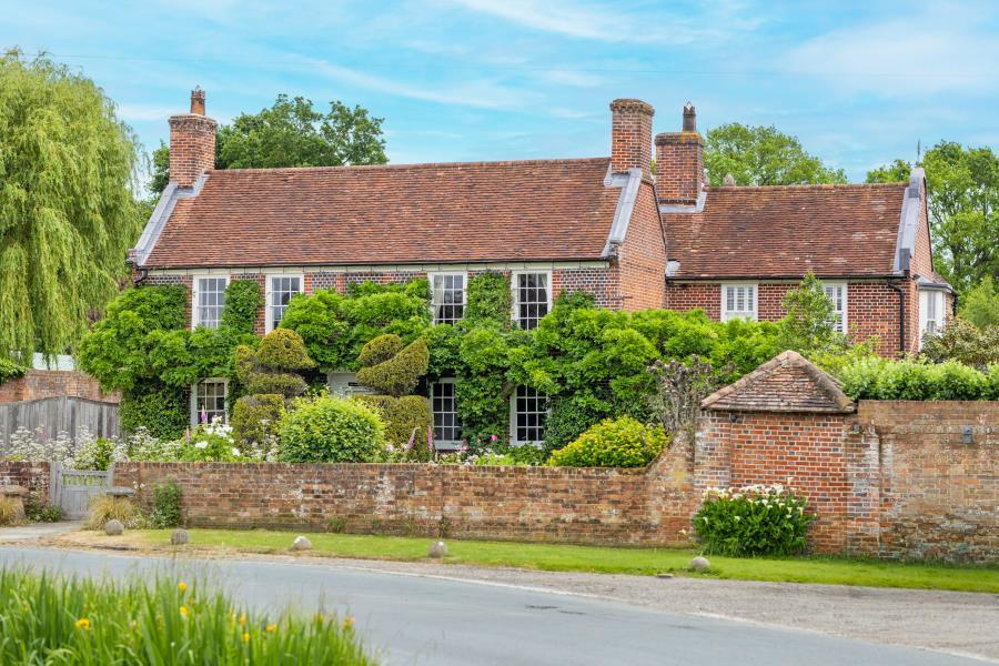 Main image of property: Philpot Lane, Chobham, Surrey, GU24 8HE