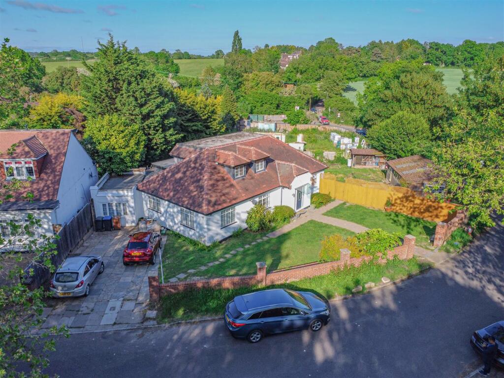 Swanland Road, Welham Green