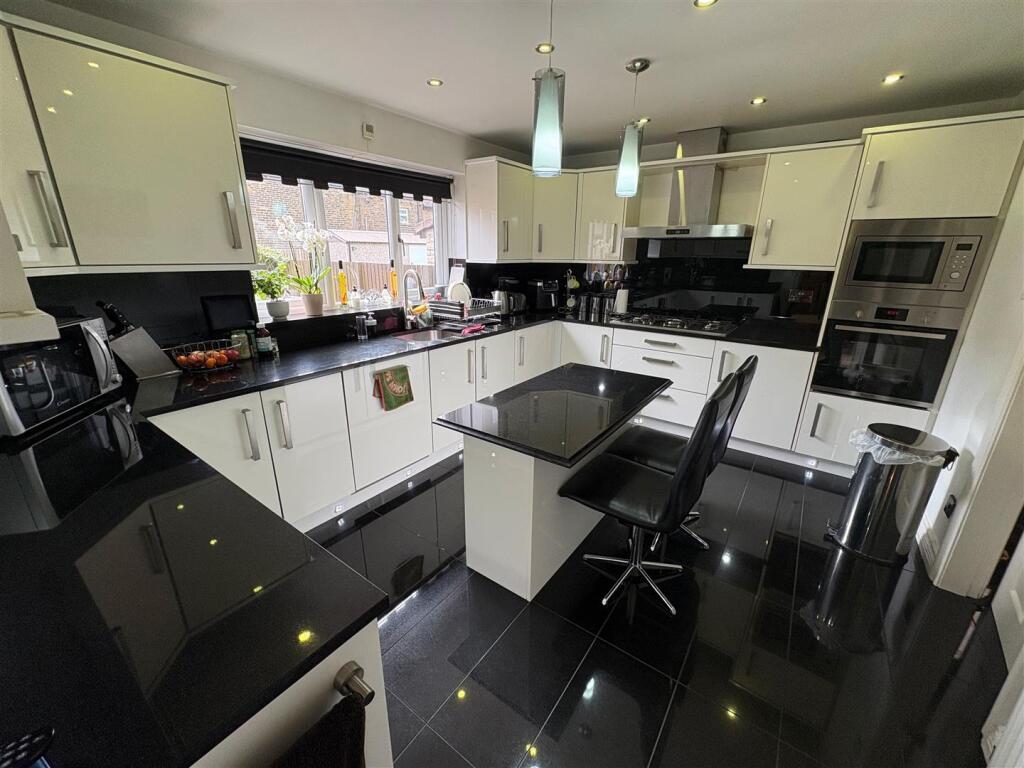 Additional image 7 of The Pickerings, Queensbury, Bradford