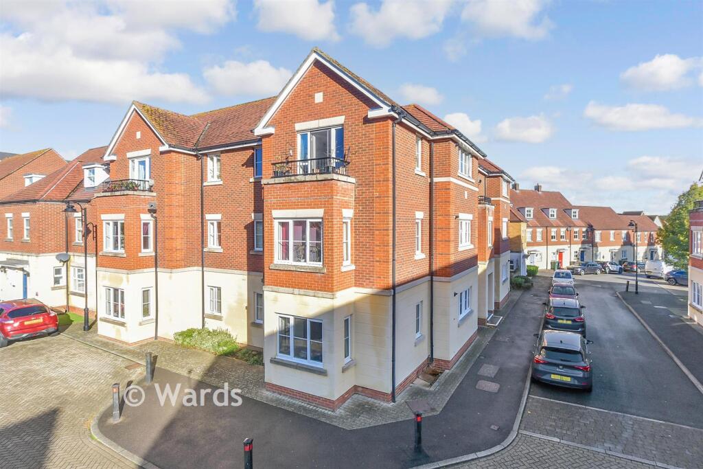 2-bed flat on Brigadier Gardens, Ashford, Kent, £132,500