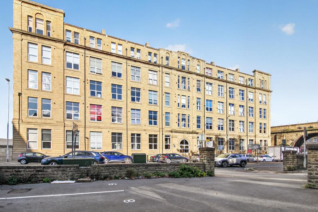 Apartment in Kirklees, West Yorkshire - View 2