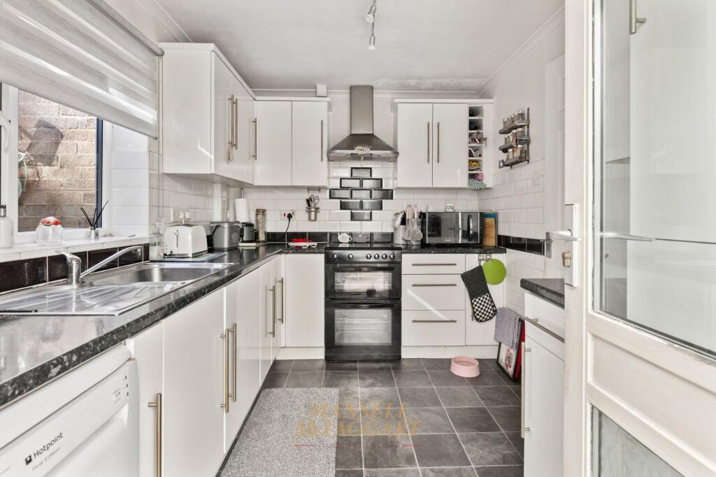 House in Crawley, Broadfield - View 4