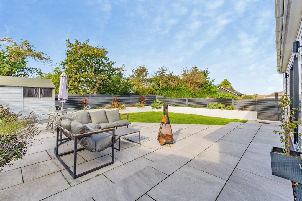 House in Torquay, Torbay - More