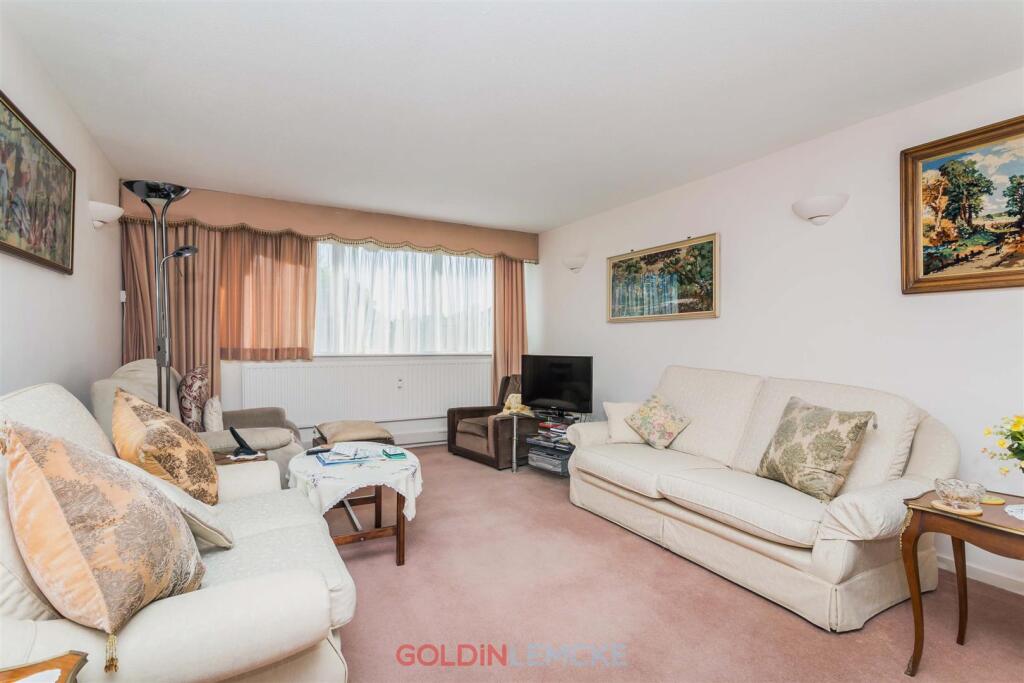 Apartment in Hove, Brunswick - View 2