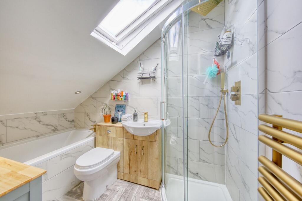 Apartment in Kingston upon Thames - View 5